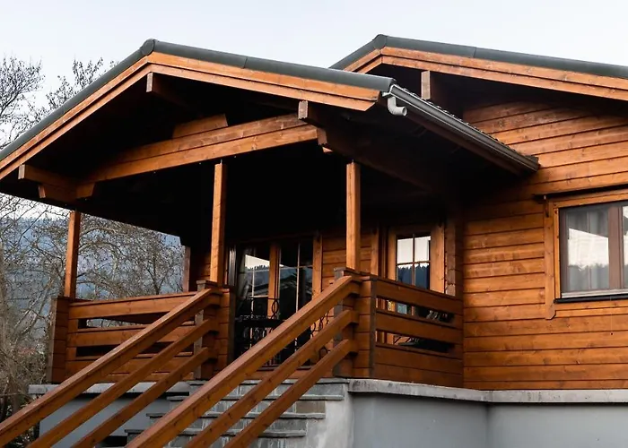 Riverside Forest Retreat-Chalet