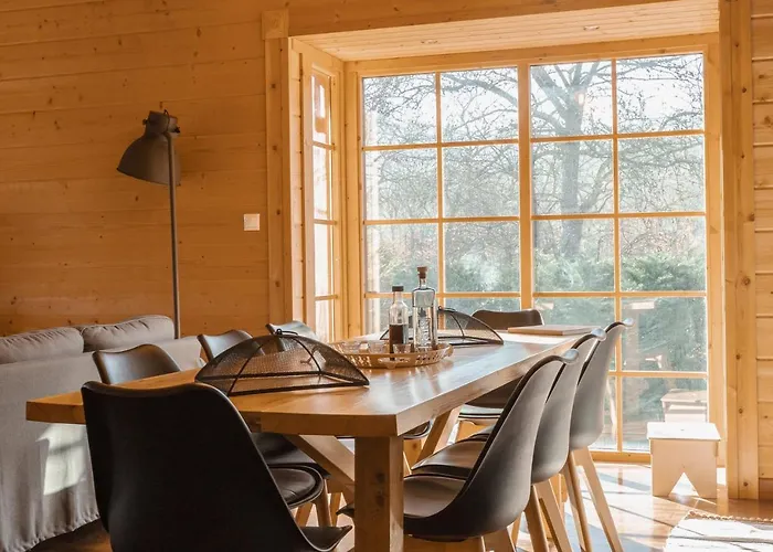 Riverside Forest Retreat-Chalet