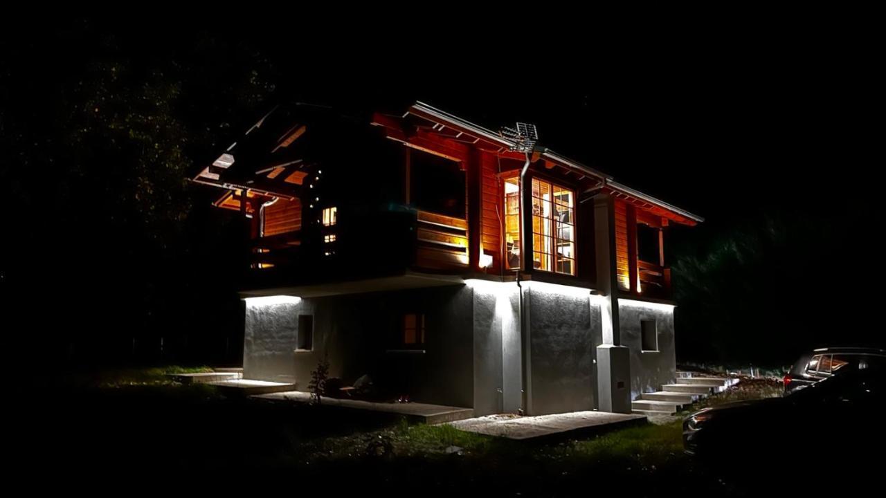 Riverside Forest Retreat-chalet *