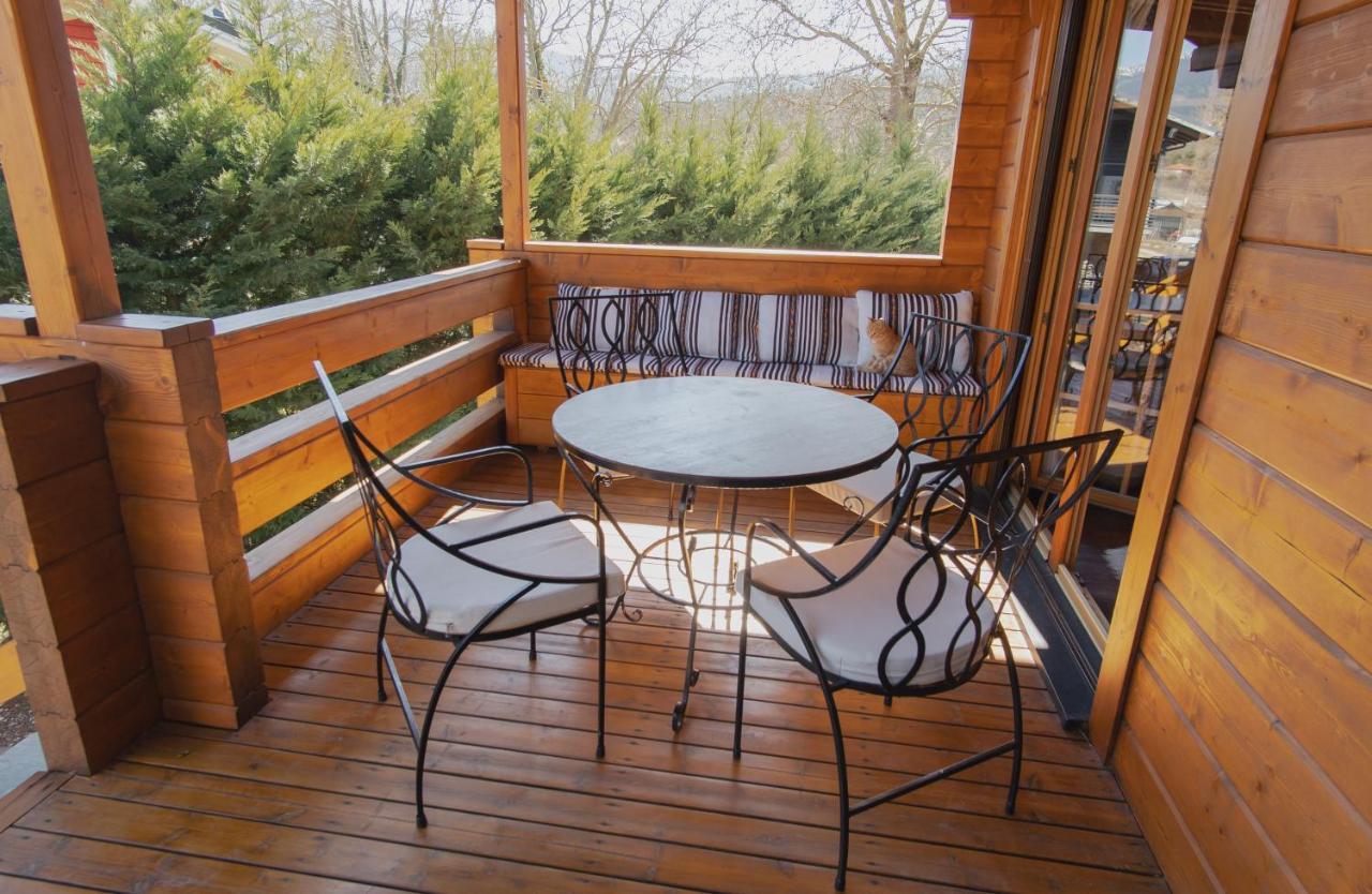 Chalet Riverside Forest Retreat-chalet *